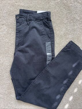 American Eagle Outfitters Men's Black Chino Pants.  Athletic Easy Pant Flex